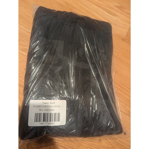 Taylor Swift Hoodie Size L Eras Tour US Dates Sealed Swiftie Merch Black NWT - Picture 3 of 9